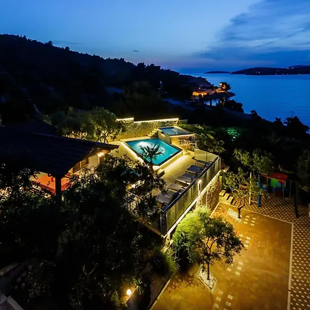 Strandnahes Mit Garten In Tatil Evi Ražanj