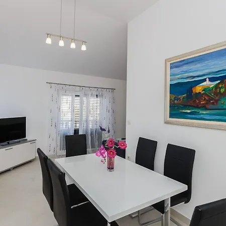 Strandnahes Mit Garten In * Ražanj