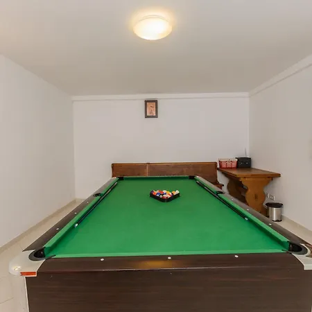 Tatil Evi Strandnahes Mit Garten In Ražanj