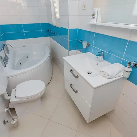 Tatil Evi Strandnahes Mit Garten In Ražanj